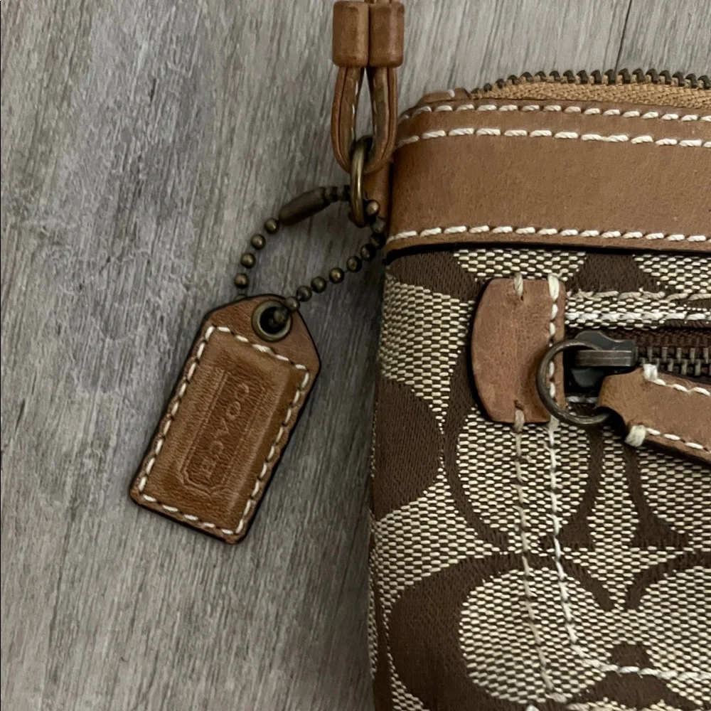 Vintage Y2K Coach Signature Brown and Tan Wristlet - Picture 2 of 8
